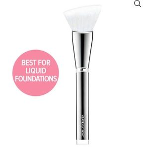 It Cosmetics, Heavenly Skin Smoothing Complexion Brush #704